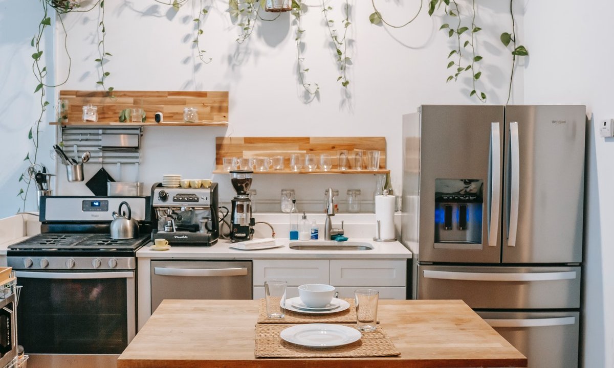 es posible aprovechar al máximo tu espacio si tienes una cocina pequeña