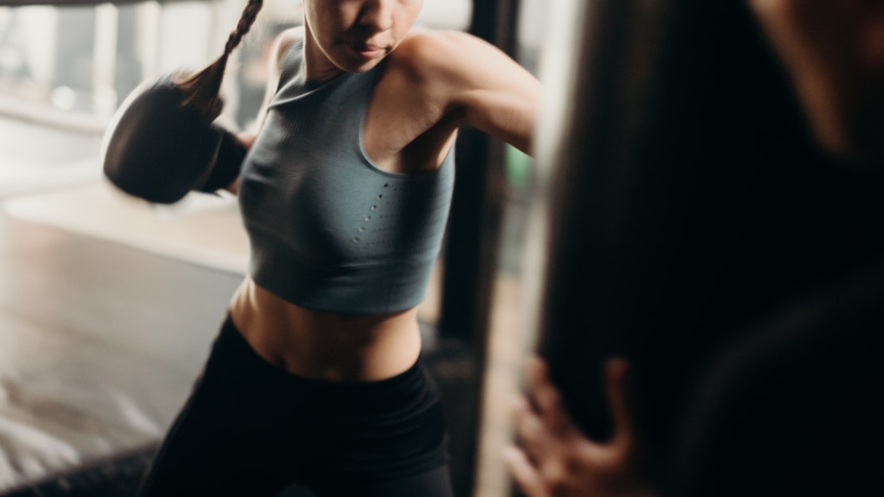 tonifica los brazos con sencillos movimientos de box ejercicios golpes de boxeo