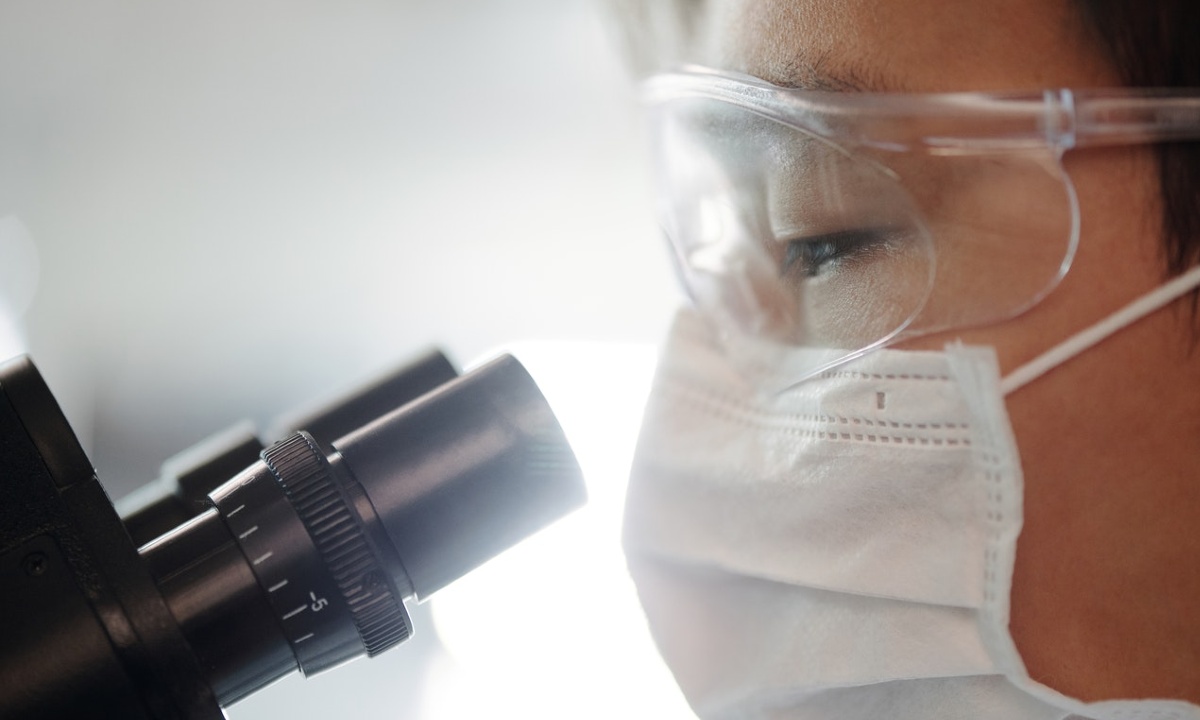 efectos dermatologicos COVID-19 de erupciones a hinchazon