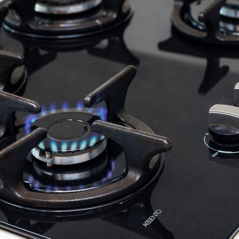 la flama de tu estufa sale muy baja te explicamos cómo destapar las hornillas quemadores