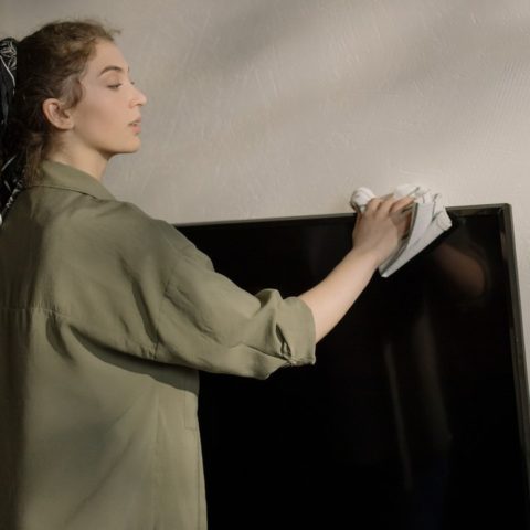 con que frecuencia se deben limpiar las superficies de la casa