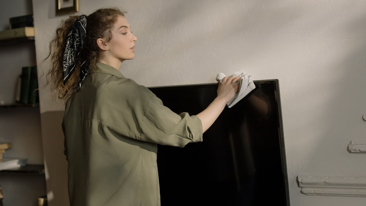 con que frecuencia se deben limpiar las superficies de la casa