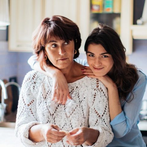 la ciencia explica por qué las madres fuertes hacen hijas fuertes