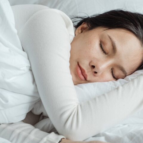 las mujeres necesitan dormir mas porque su cerebro trabaja mucho