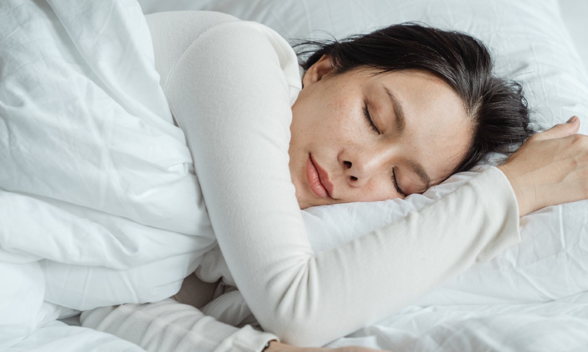 las mujeres necesitan dormir mas porque su cerebro trabaja mucho