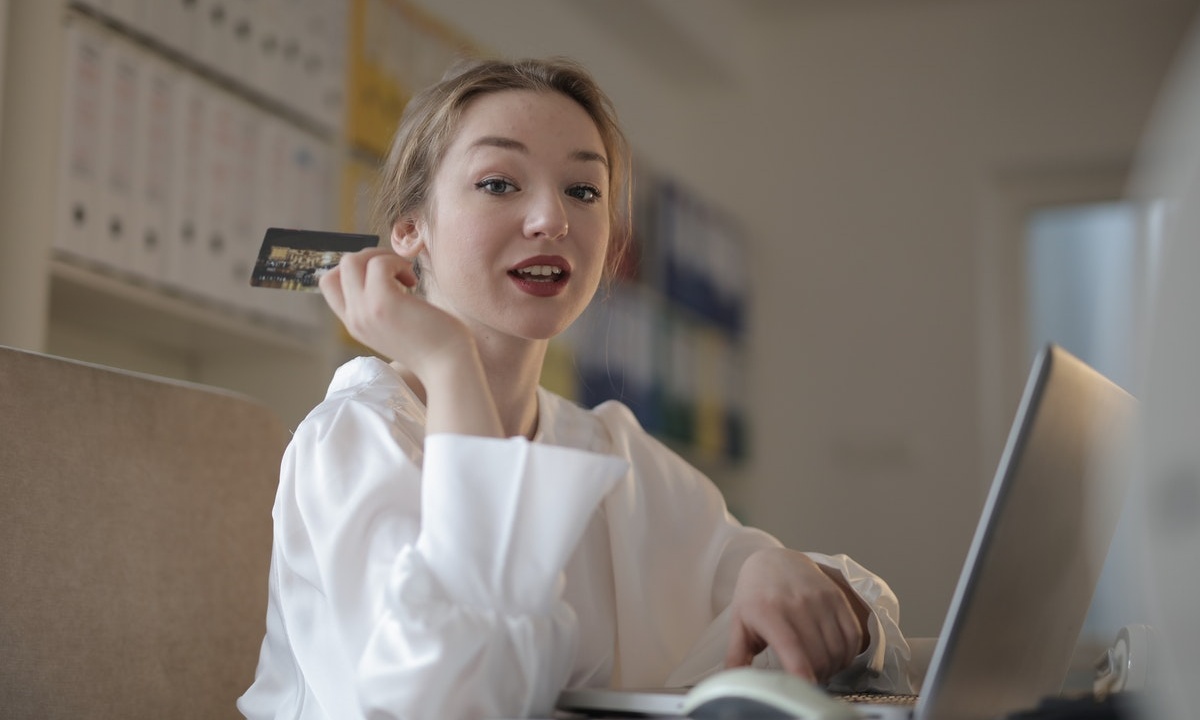 las nenis son mujeres emprendedoras que tienen un negocio de venta en línea o bazares