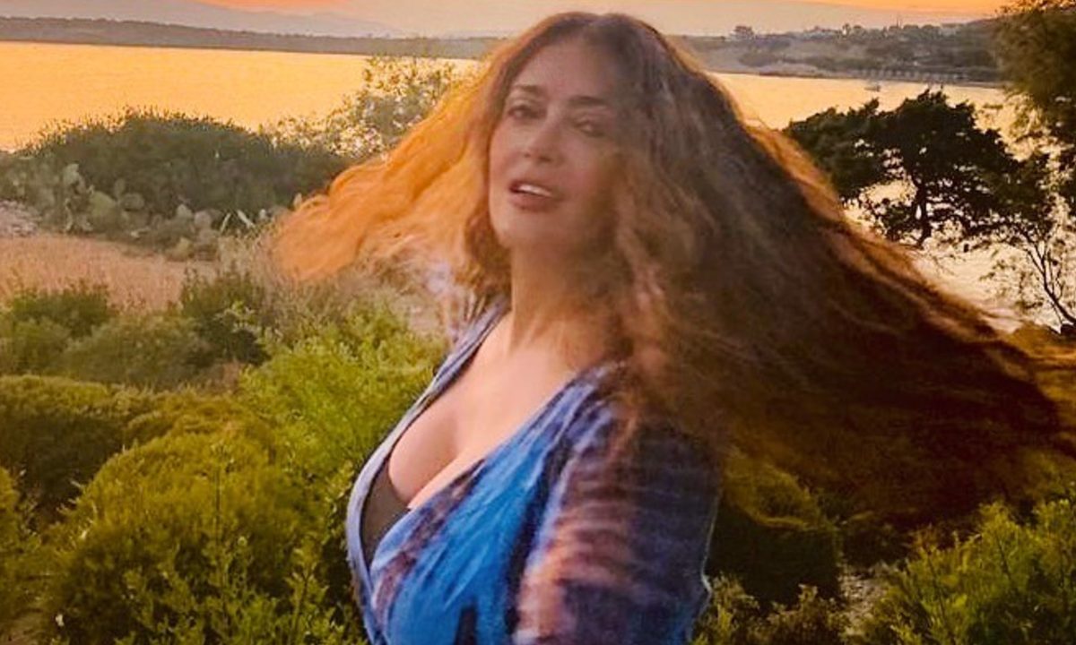 salma hayek habla sobre la cirugía plástica