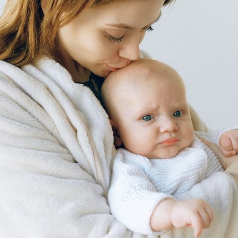 el efecto del bebé zarandeando es más común y peligroso de lo que crees