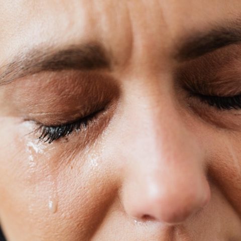 las mujeres fuertes y seguras no ruegan por un hombre