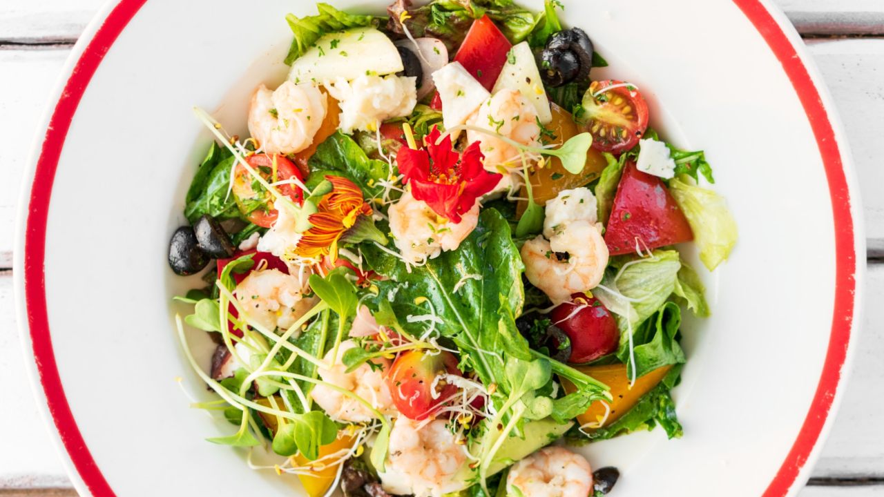 receta de ensalada con camarones fácil