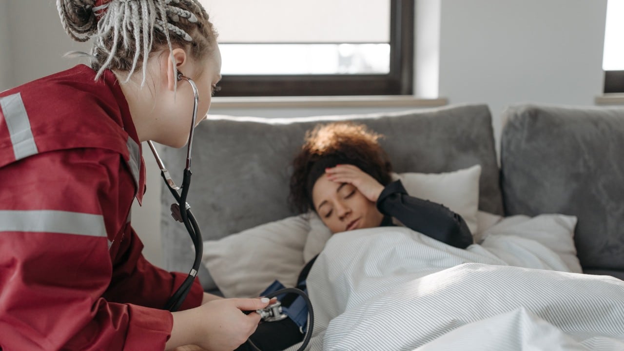 síntomas de covid 19 que afectan al corazon