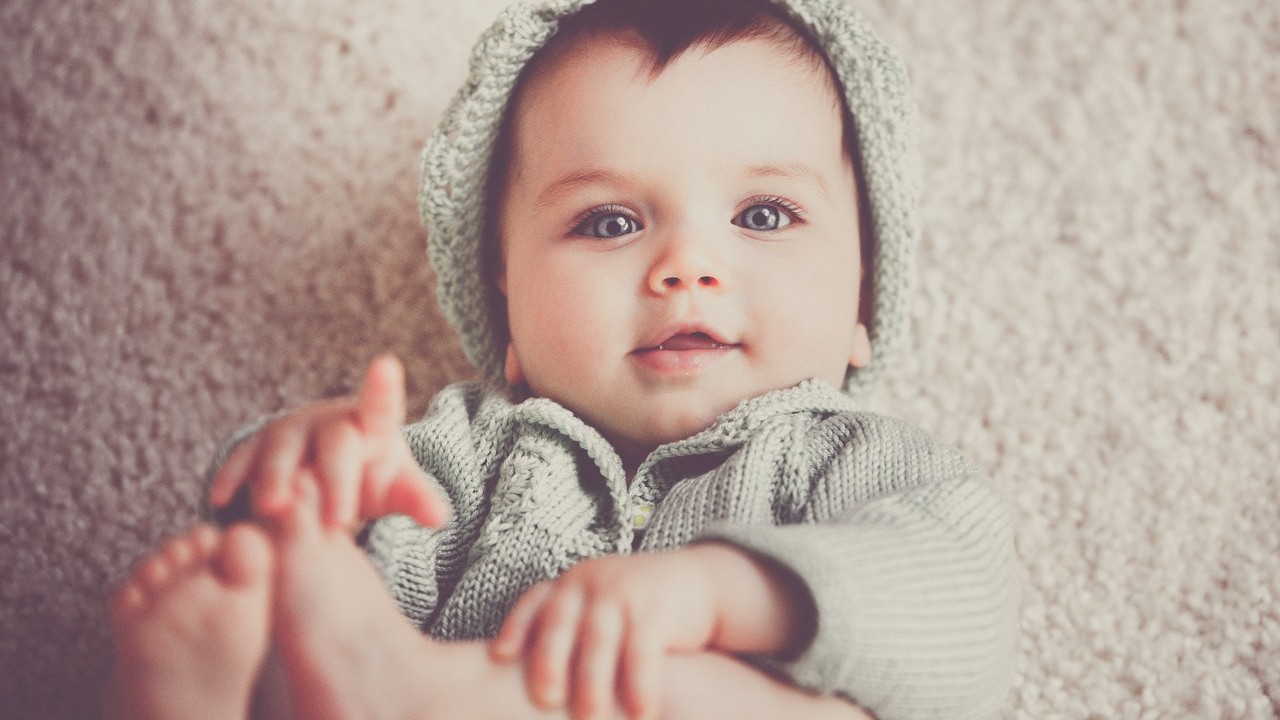 debes poner zapatos a un bebe pasados los 18 meses