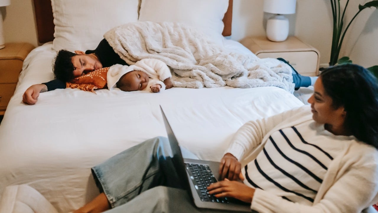 beneficios de dormir temprano niños