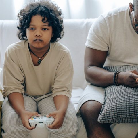 Claves para educar con amor a un adolescente respondón expertos