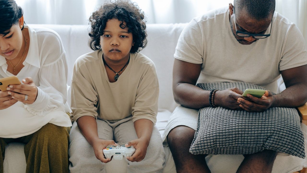 Claves para educar con amor a un adolescente respondón expertos