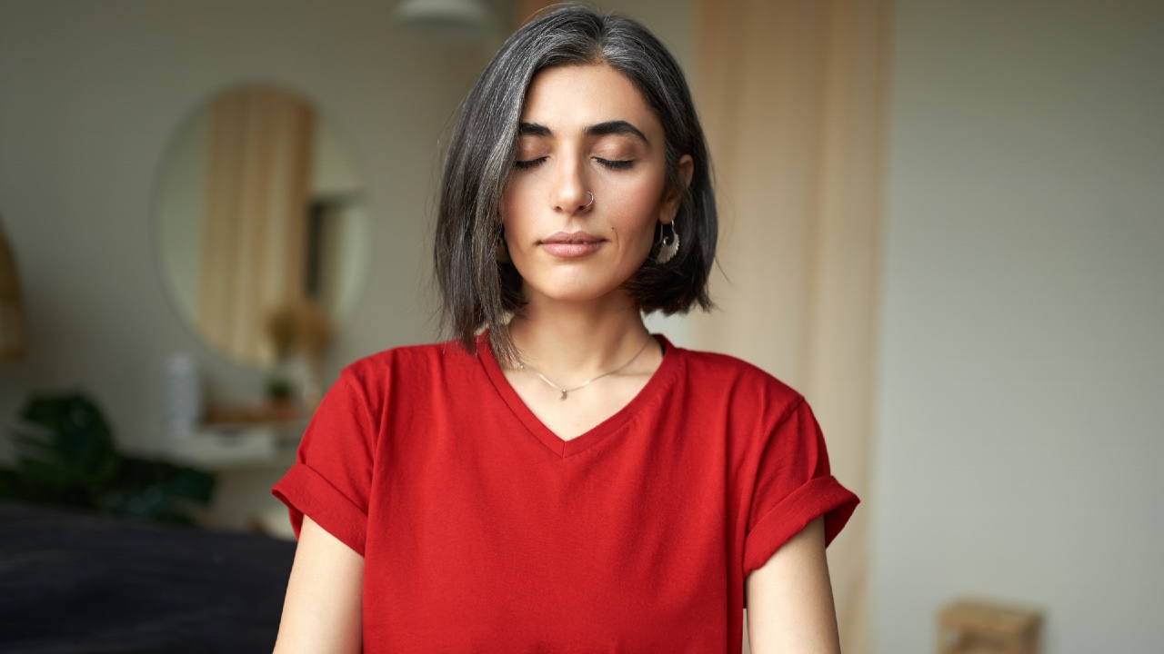 como dejarte crecer las canas tips de belleza