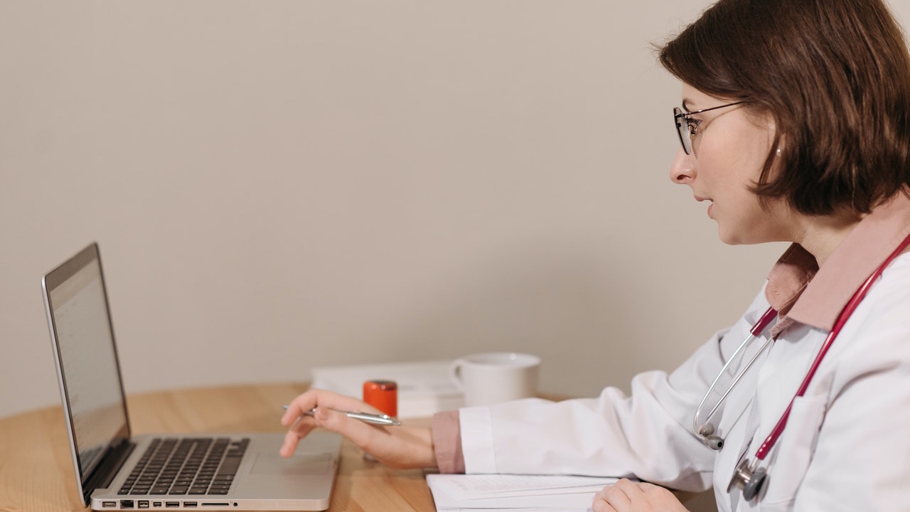 deficiencia de vitamina D sintomas médicos