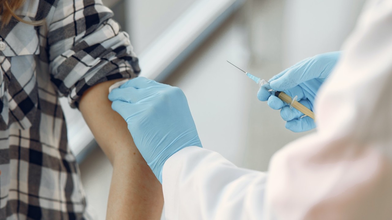 puedo transmitir el covid si me vacune