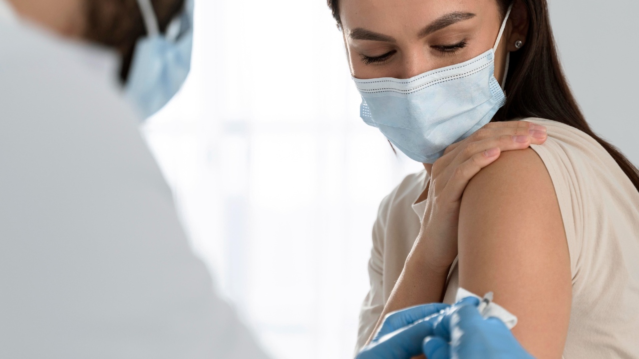 efectos secundarios vacuna covid 19 en mujeres