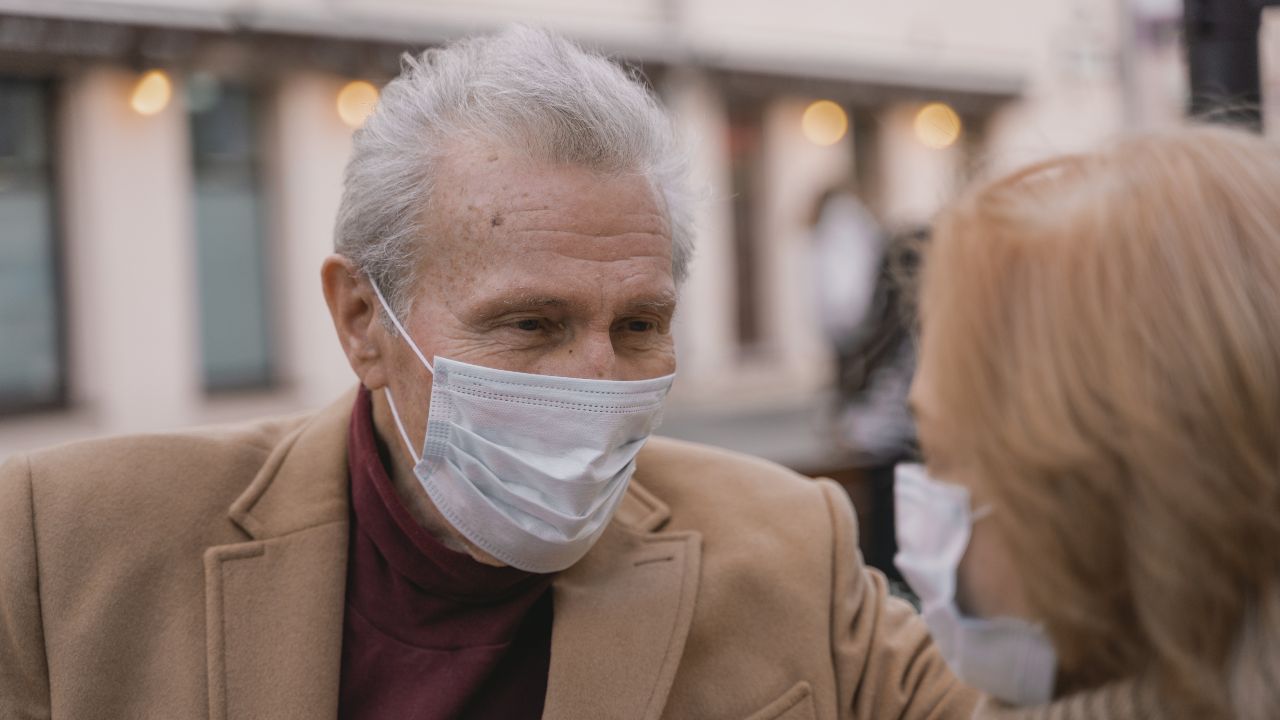 adultos mayores vacunas covid 19