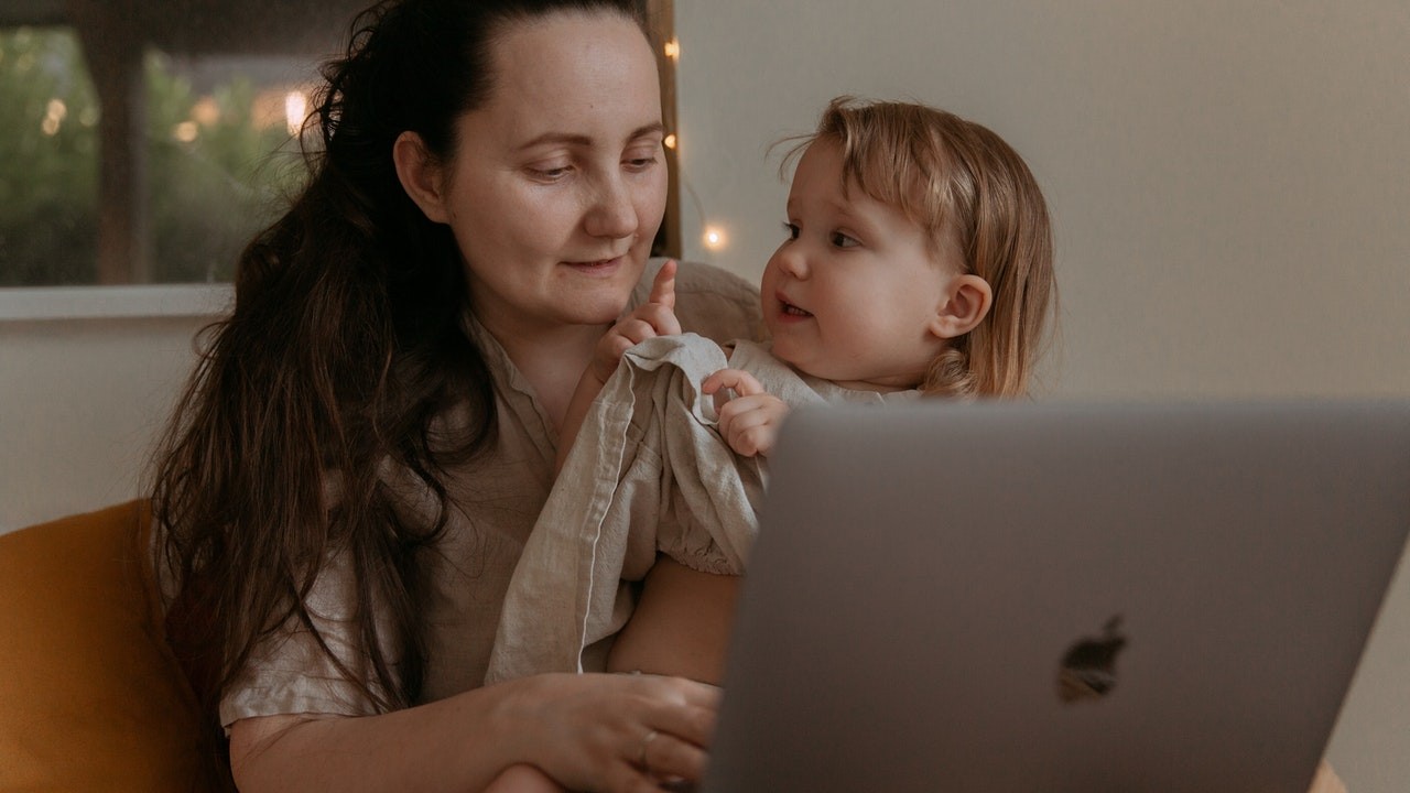 madres trabajadora crian hijas exitosas independientes