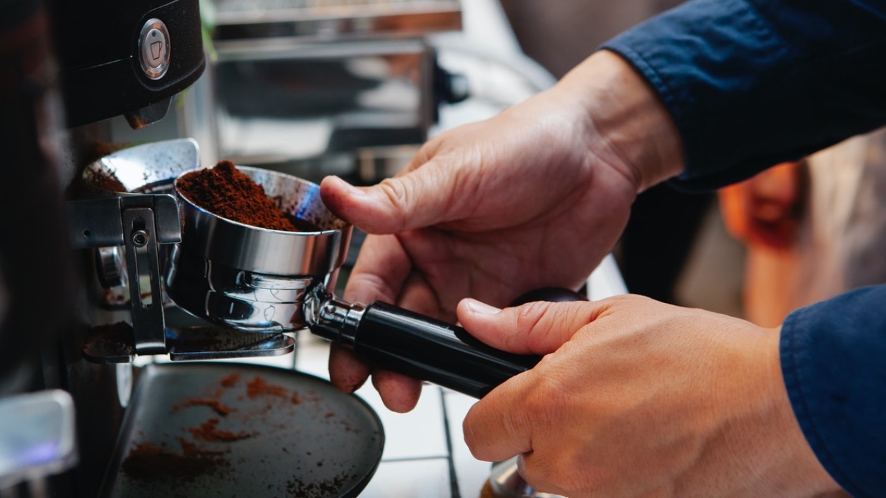 usos que le puedes dar al cafe molido limpieza del hogar