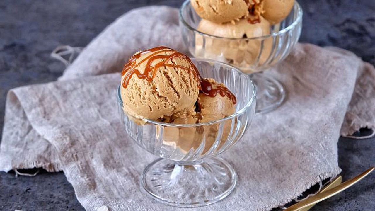 prepara helado de dulce de leche en casa