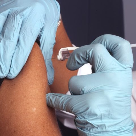 vacuna covid 19 segunda dosis efectos secundarios