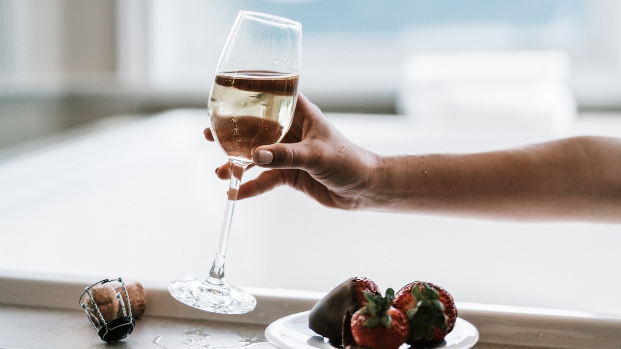 beber vino ayuda contra nuevo virus SARS COV 2