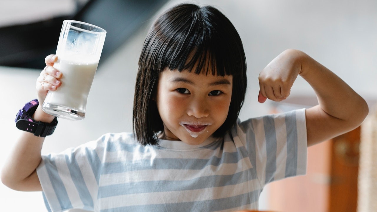 efectos en la salud de los microplásticos en la leche de vaca pasteurizada