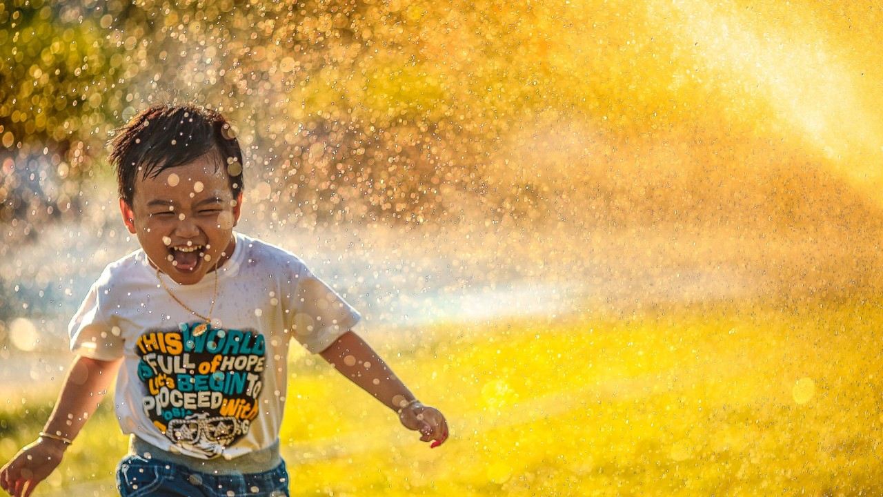 niños son más felices con menos juguetes
