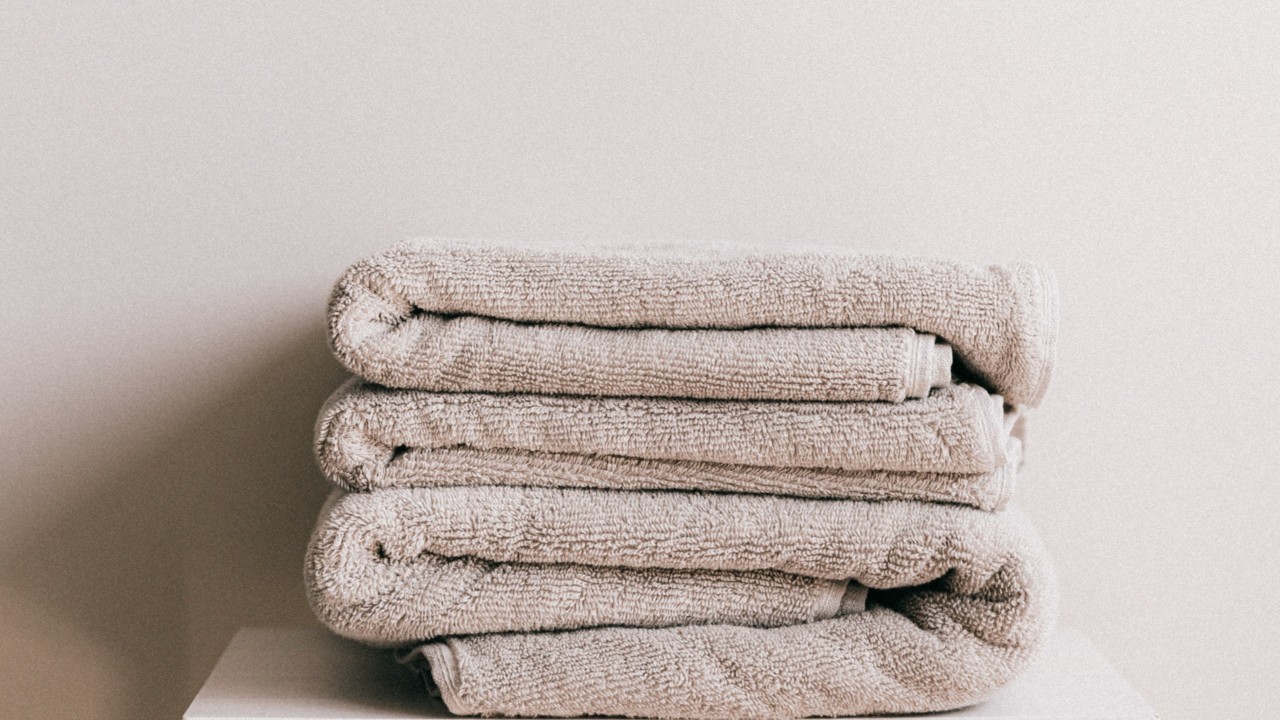 con que quito el olor de la toalla