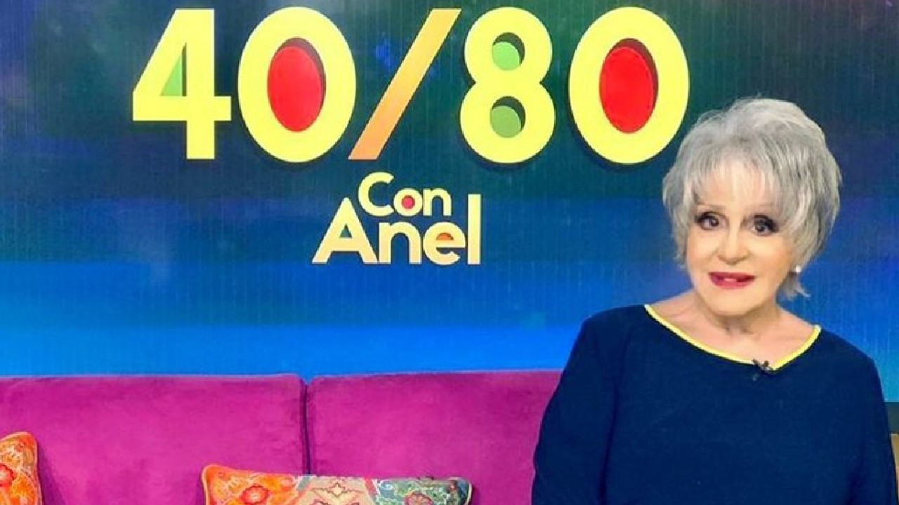 anel noreña en traje de baño edad adulta