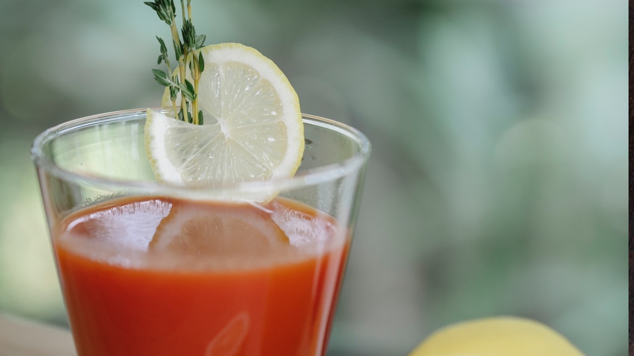 beneficios de beber jugo de jitomate salud