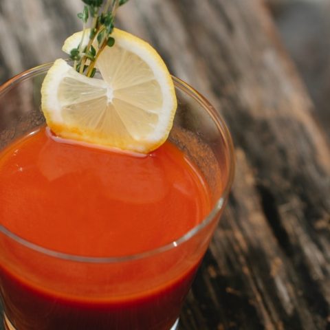 beneficios de beber jugo de jitomate sistema cardiovacular