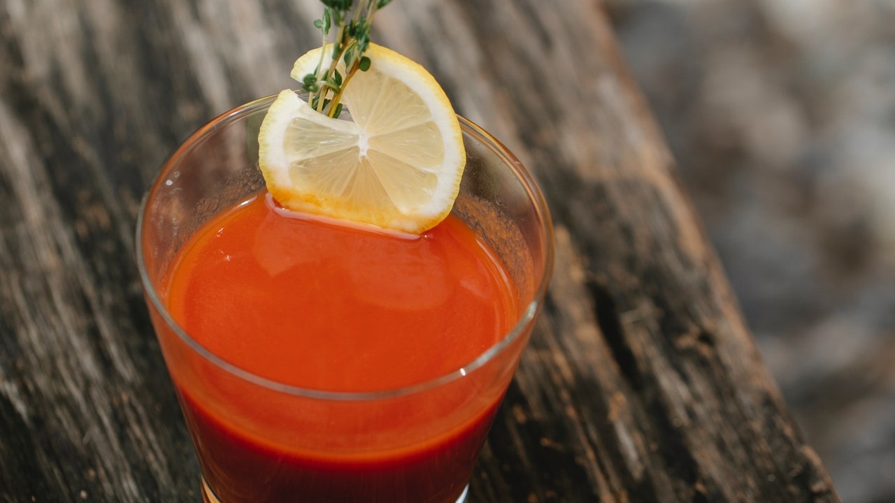 beneficios de beber jugo de jitomate sistema cardiovacular