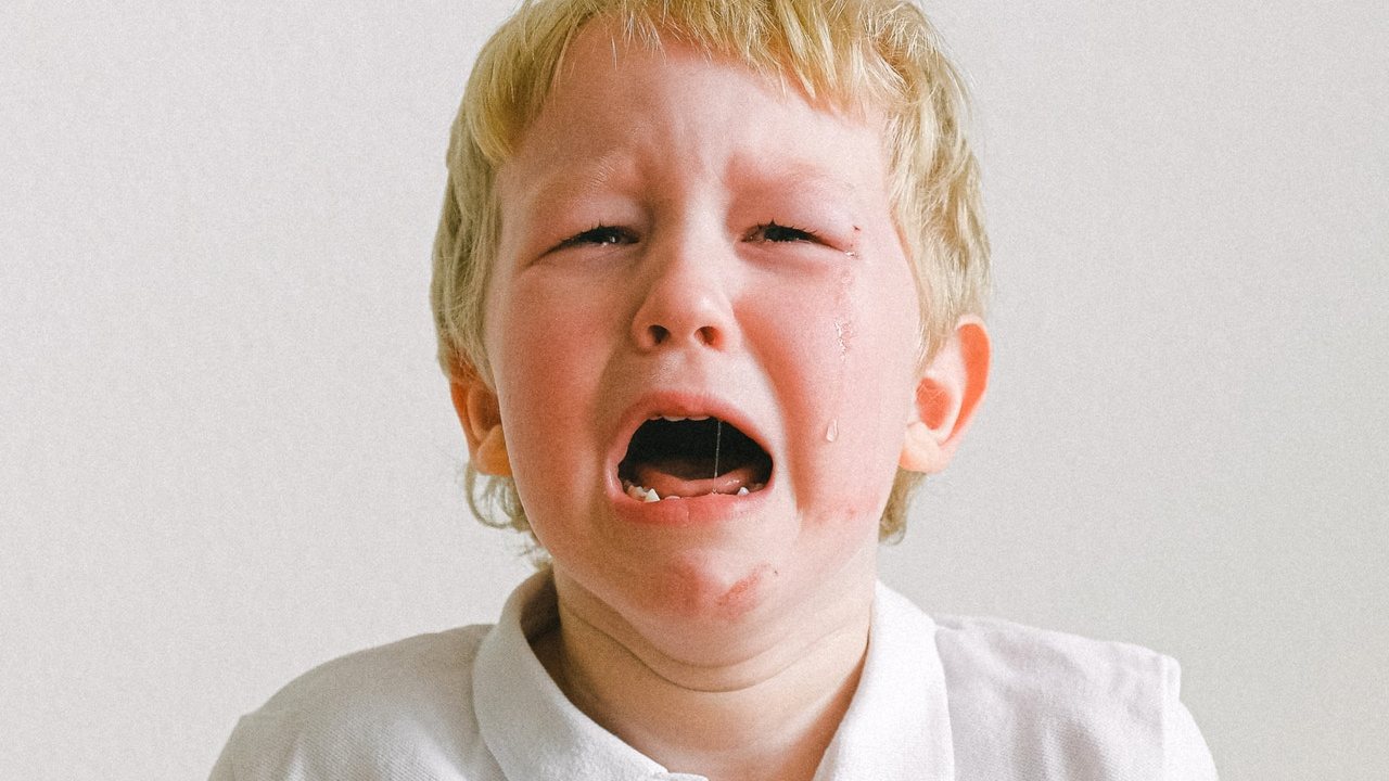 gritos y llantos provocados por falta de presencia