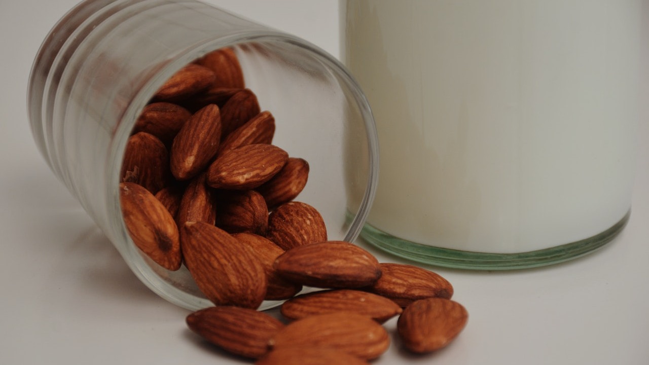 beneficios de la leche de almendras salud propiedades