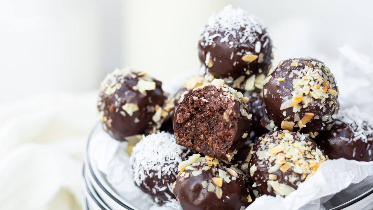 como hacer trufas de chocolate amargo con coco receta