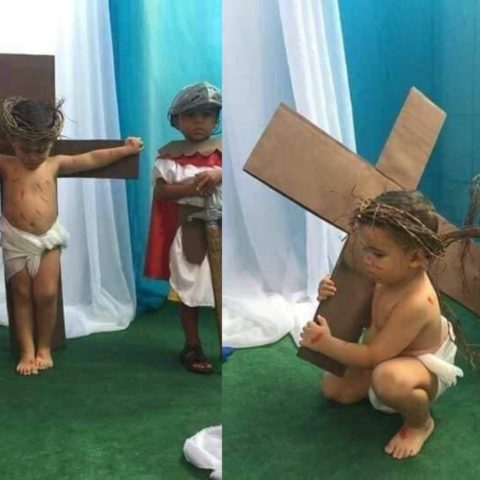 critican a papas por hacer niños actuen la pasion de cristo facebook