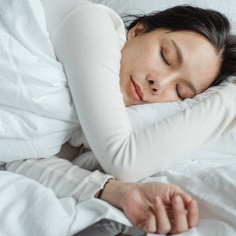 dormir menos de 6 horas aumenta riesgo de demencia insomnio