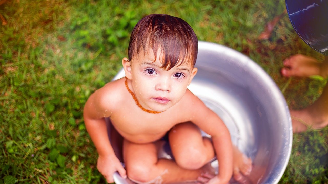 errores al bañar a tu bebé pediatras