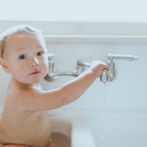 errores al bañar a tu bebé