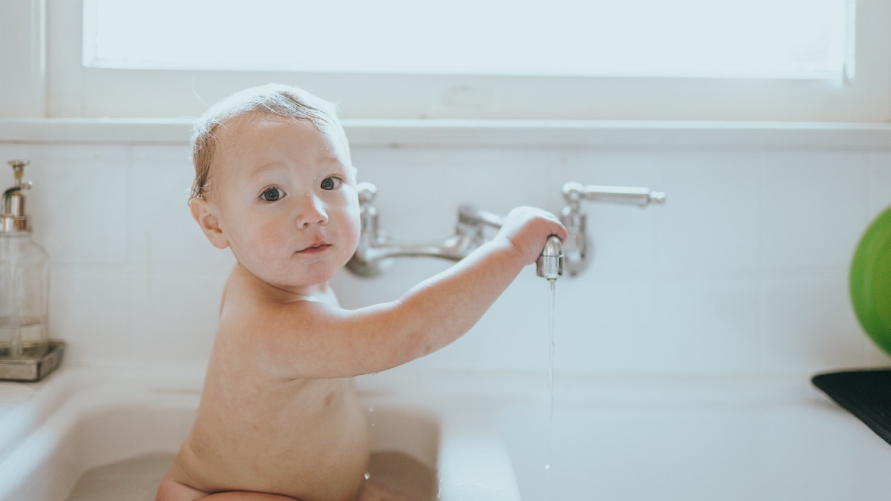 errores al bañar a tu bebé
