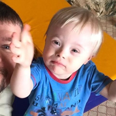 Evgeny Anisimov hombre ruso cria hijo con sindrome de down amor de papá