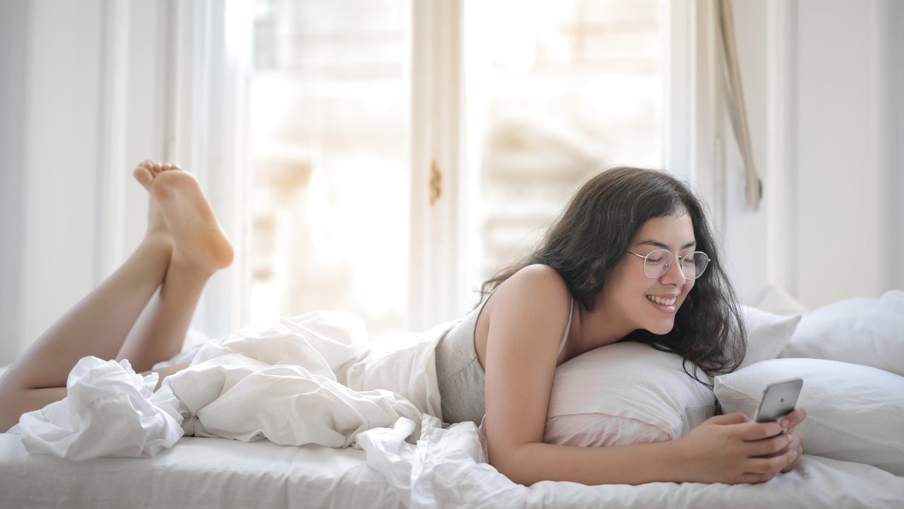 consecuencias de dormir cerca de tu smartphone