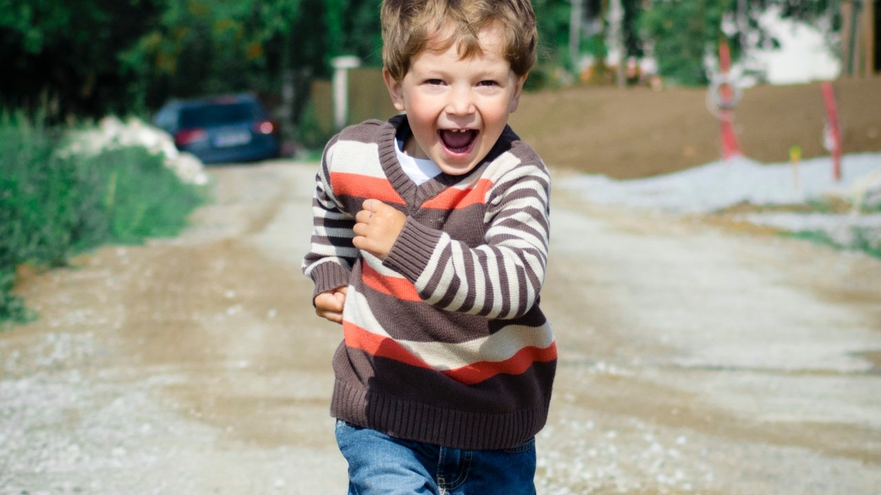 niño realmente feliz es el que hace travesuras