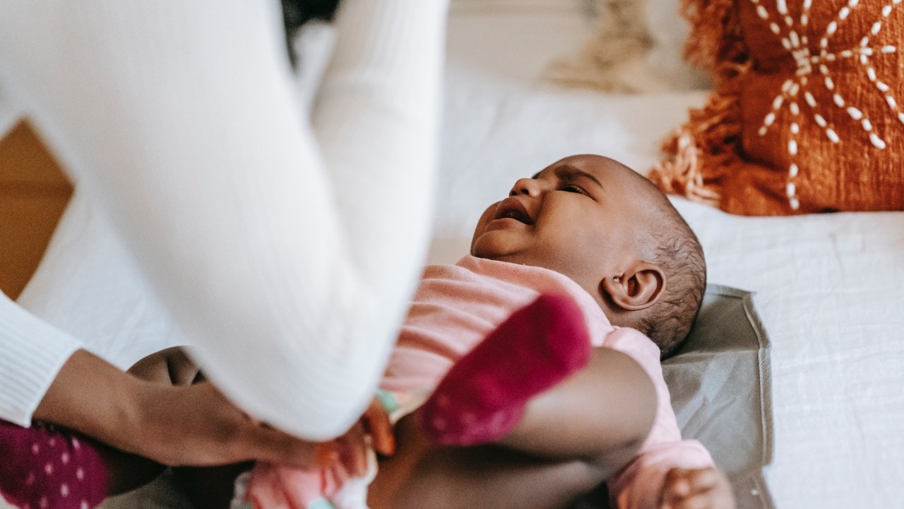 bebe se despierta mucho por las noches investigación