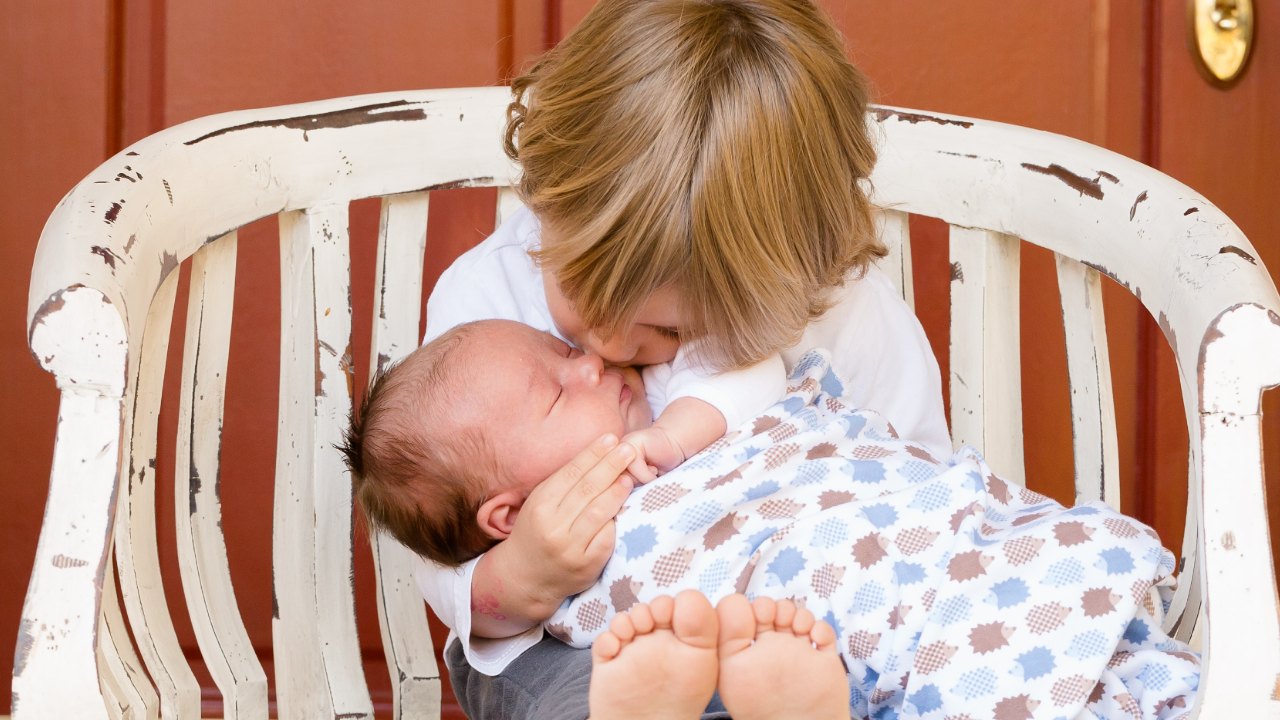 como preparar a tus hijos para la llegada de un nuevo hermano