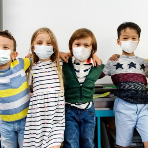 cual es el riesgo de contagio de covid19 en las escuelas